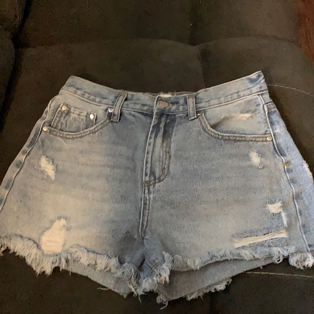 Elan Frayed edges, Ripped, Fringe & frayed accents shorts size small